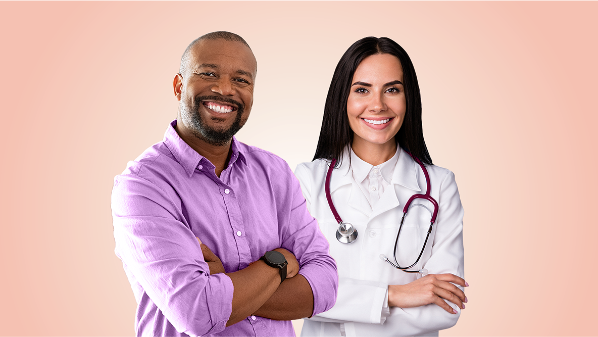 doctor y doctora juntos de pie sonriendo